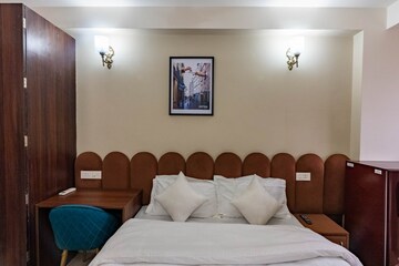 Bedroom in 1 BHK Apartment at Sector 42 – for Rent