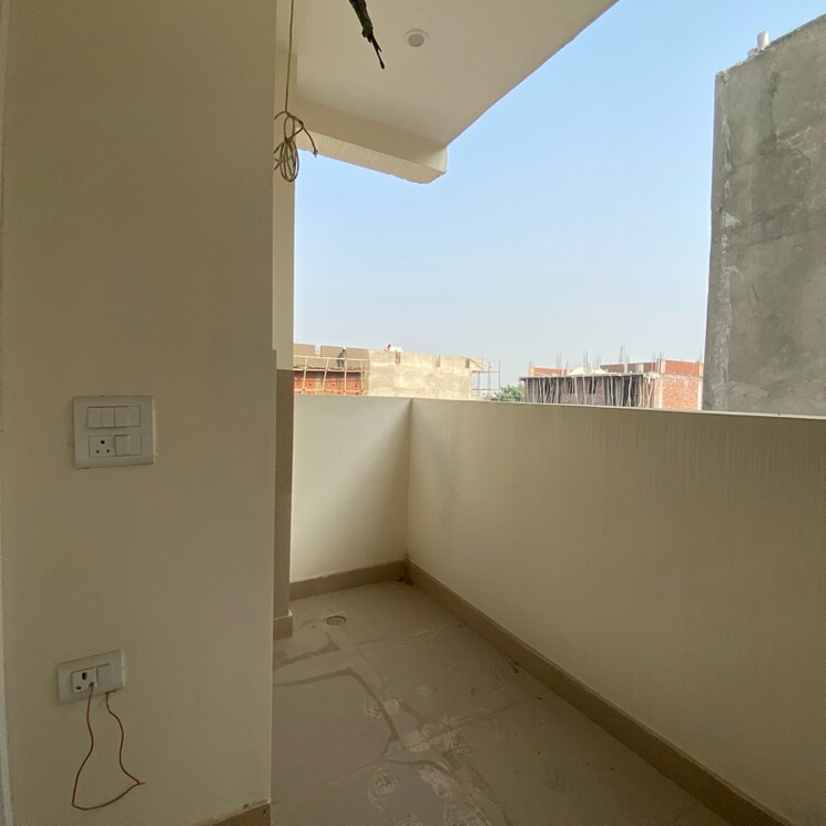 Balcony, puri-kohinoor 3 Bedroom 150 Sq.Yd. Builder Floor In Tikawali Faridabad 8014321
