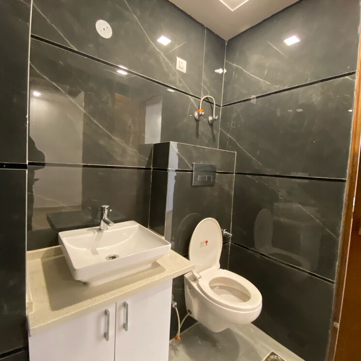 Attached Bathroom, puri-kohinoor 3 Bedroom 150 Sq.Yd. Builder Floor In Tikawali Faridabad 8014321