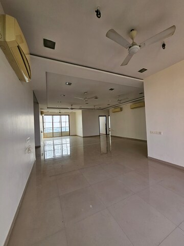 Room in 5 BHK Apartment at Oberoi Realty Splendor, Jogeshwari East – for Rent