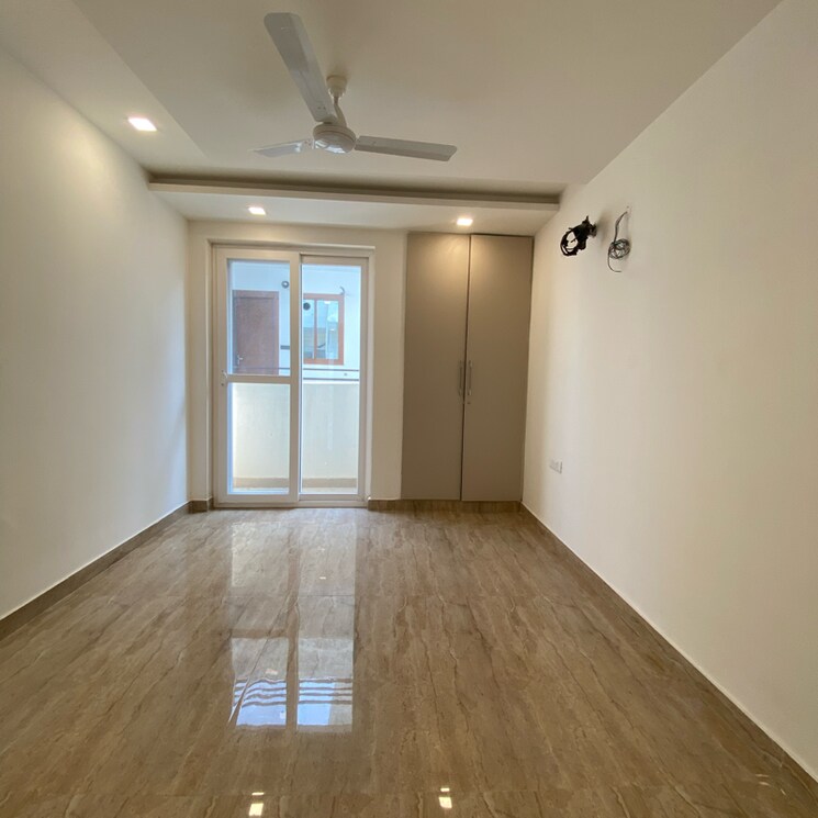Room, puri-kohinoor 3 Bedroom 150 Sq.Yd. Builder Floor In Tikawali Faridabad 8014332