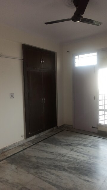 Bedroom in 3.5 BHK Apartment at Sector 21c – for Rent