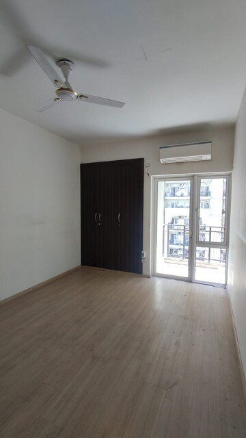 Room in 3 BHK Apartment at Moti Nagar – for Rent