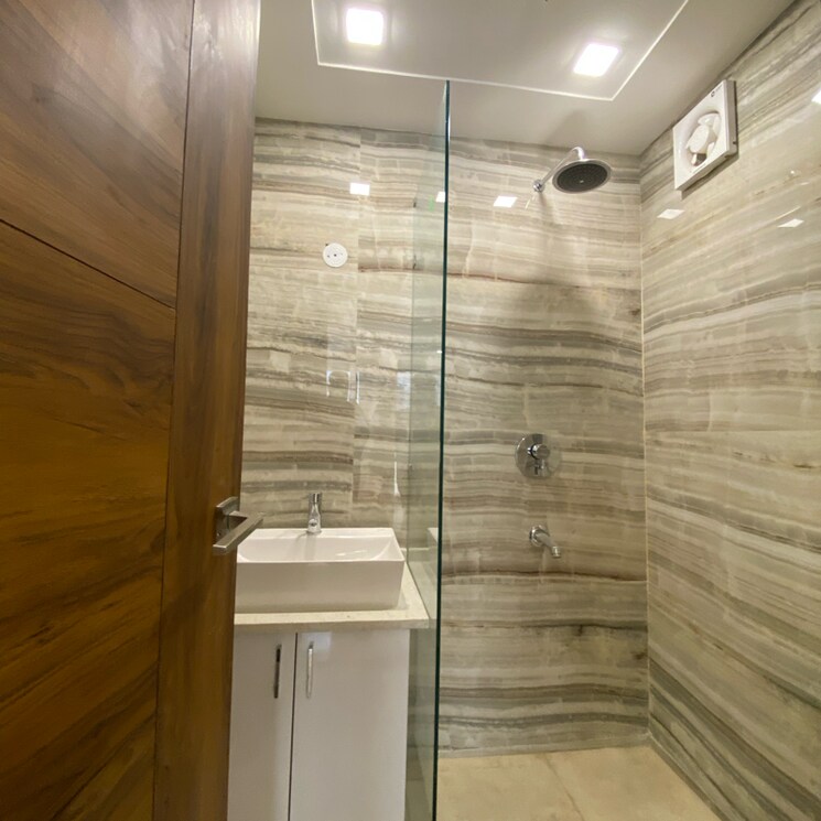 Bathroom, puri-kohinoor 3 Bedroom 150 Sq.Yd. Builder Floor In Tikawali Faridabad 8014374