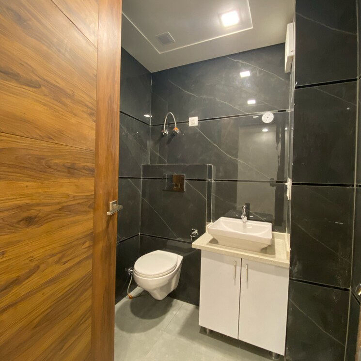 Bathroom, puri-kohinoor 3 Bedroom 150 Sq.Yd. Builder Floor In Tikawali Faridabad 8014374