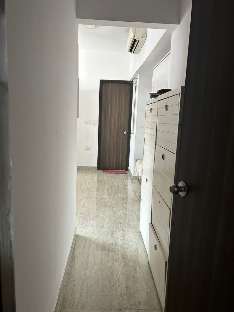 Bathroom, lodha-luxuria-priva 2 Bedroom 787 Sq.Ft. Apartment In Majiwada Thane 8014377