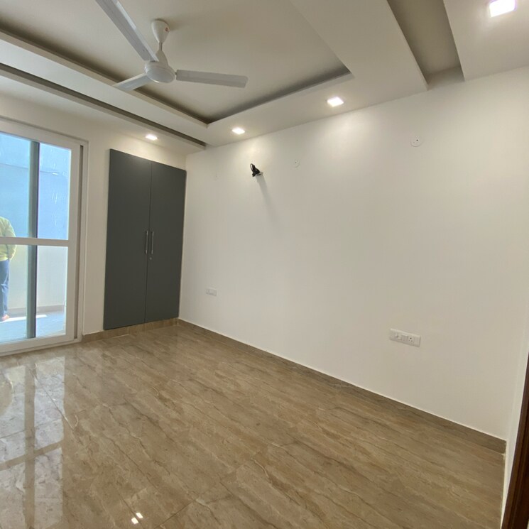 Room, puri-kohinoor 3 Bedroom 150 Sq.Yd. Builder Floor In Tikawali Faridabad 8014414