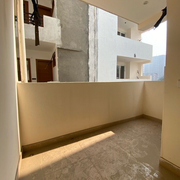 Balcony, puri-kohinoor 3 Bedroom 150 Sq.Yd. Builder Floor In Tikawali Faridabad 8014414
