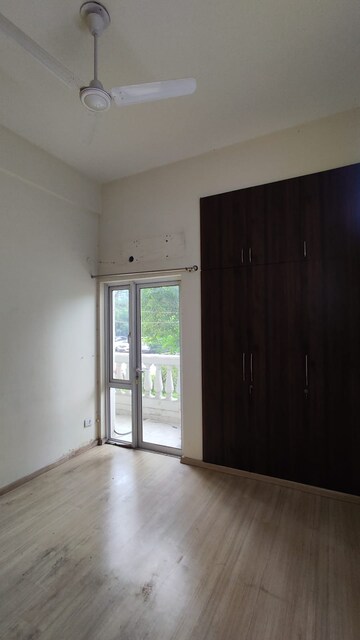 Room in 3 BHK Apartment at Moti Nagar – for Rent