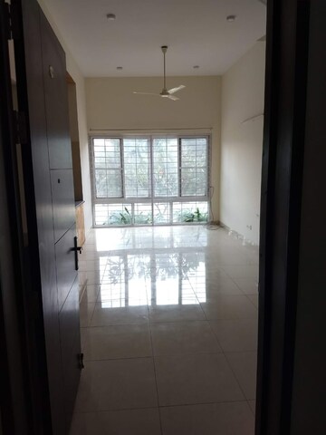 Room in 2 BHK Apartment at Arge Helios, Hennur Road – for Sale