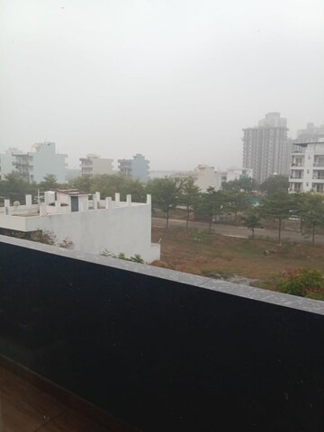 Master Bedroom in 4 BHK Builder Floor at BPTP Amstoria Plot, Sector 102 – for Sale