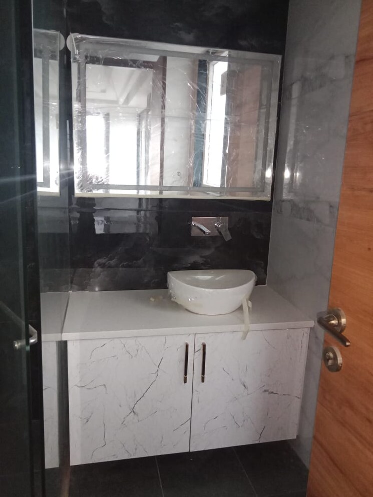 Bathroom, bptp-amstoria-plot 4 Bedroom 2400 Sq.Ft. Builder Floor In Sector 102 Gurgaon 8014611