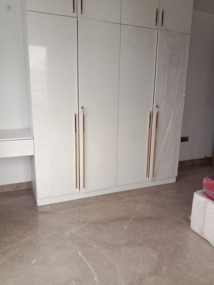 Room, bptp-amstoria-plot 4 Bedroom 2400 Sq.Ft. Builder Floor In Sector 102 Gurgaon 8014611