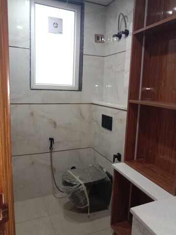 Bathroom in 4 BHK Builder Floor at BPTP Amstoria Plot, Sector 102 – for Sale