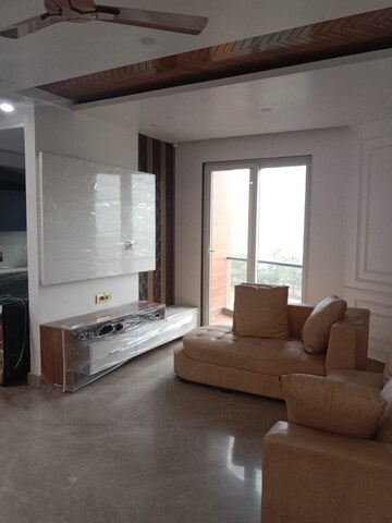 Living Room in 4 BHK Builder Floor at BPTP Amstoria Plot, Sector 102 – for Sale