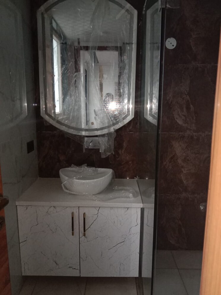 Bathroom, bptp-amstoria-plot 4 Bedroom 2400 Sq.Ft. Builder Floor In Sector 102 Gurgaon 8014611