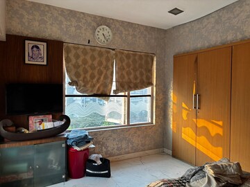 Room in 2 BHK Apartment at Nibbana Apartments, Bandra West – for Rent