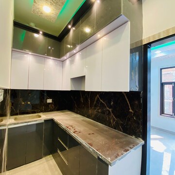 Team Area in 1 BHK Builder Floor at Dlf Ankur Vihar – for Sale