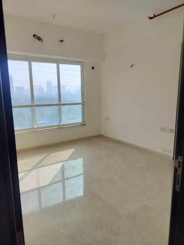 Room in 3 BHK Apartment at Kalpataru Radiance, Goregaon West – for Sale