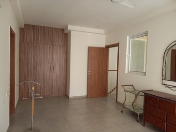 Room in 3 BHK Apartment at Bhartiya Nikoo Homes, Thanisandra Main Road – for Rent
