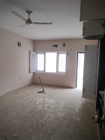 Room in 6+ BHK Independent House at Sector 23 – for Rent