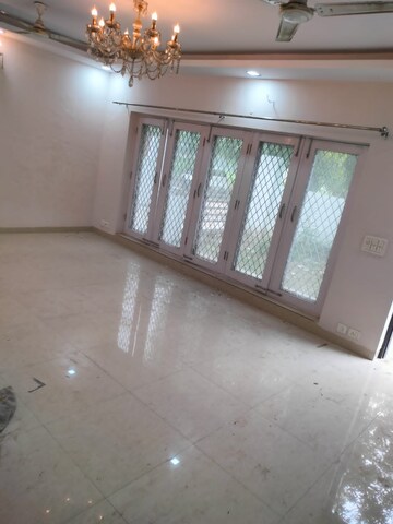Room in 6+ BHK Independent House at Sector 23 – for Rent
