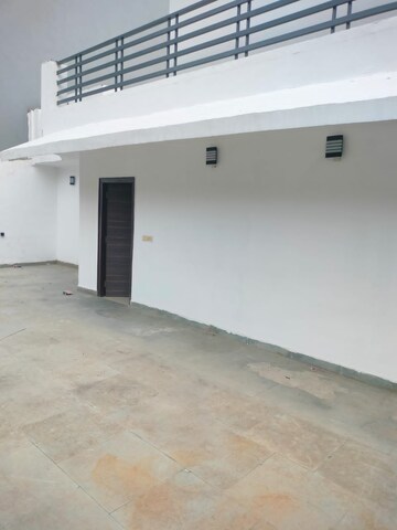 Room in 6+ BHK Independent House at Sector 23 – for Rent