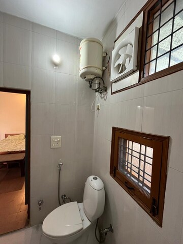 Bathroom in 1 RK Builder Floor at Sector 46 – for Rent