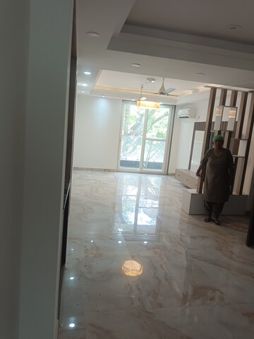 Furnished Amenities in 3 BHK Builder Floor at Sector 9 – for Rent