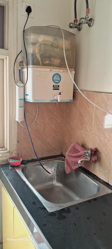 Furnished Amenities in 2.5 BHK Apartment at Nandakini Alaknanda Estate, Amar Shaheed Path – for Rent
