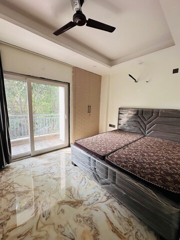 Bedroom in 1 BHK Builder Floor at Sector 40 – for Rent