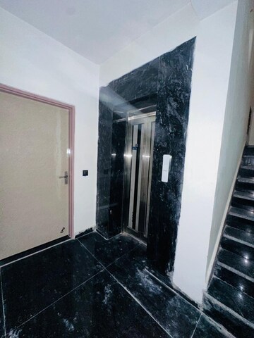 Master Bedroom in 1 BHK Builder Floor at Sector 40 – for Rent