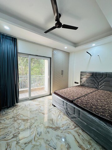 Bedroom in 1 BHK Builder Floor at Sector 40 – for Rent
