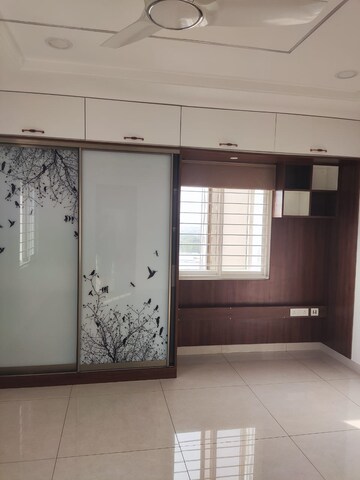 Room in 3 BHK Apartment at Kondapur – for Rent