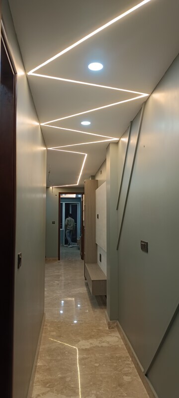Building Lobby in 2 BHK Builder Floor at Janakpuri – for Sale