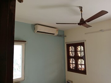 Furnished Amenities in 1 BHK Builder Floor at Safdarjung Development Area – for Rent