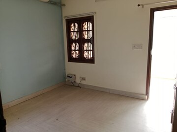 Room in 1 BHK Builder Floor at Safdarjung Development Area – for Rent