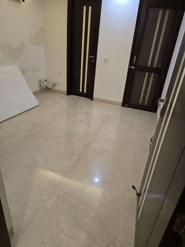 Room in 3 BHK Builder Floor at Green Park – for Rent