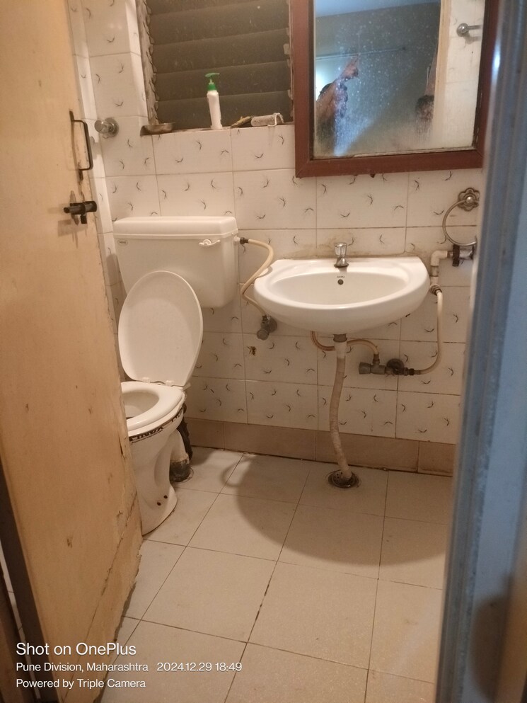 Bathroom, raviraj-mangalam 2 Bedroom 1250 Sq.Ft. Apartment In Vishrantwadi Pune 8015733