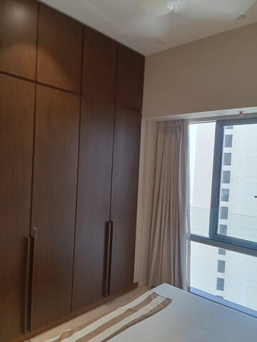 Room in 3 BHK Apartment at Piramal Aranya, Byculla – for Rent