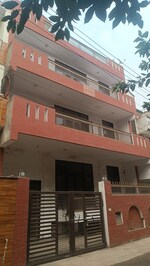 6+ BHK + Pooja Room,Study Room 180 Sq.Mt. Independent House in RWA Apartments Sector 41