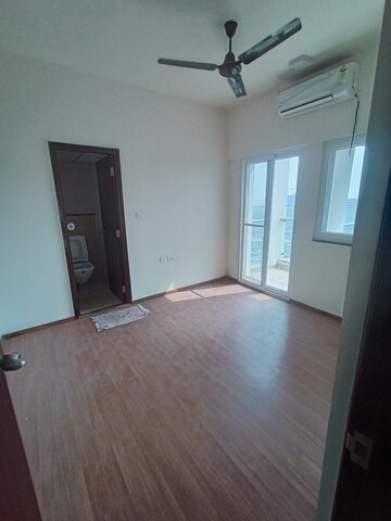 Room in 2 BHK Apartment at Puravankara Silversands, Mundhwa – for Rent