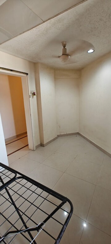 Room in 2 BHK Apartment at Cuffe Parade – for Sale
