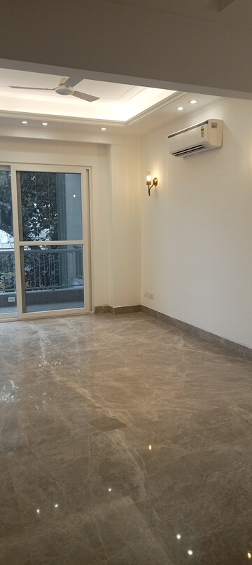 Room in 4 BHK Builder Floor at Panchsheel Park – for Sale
