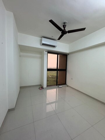 2 BHK Apartment For Sale in Lodha Splendora, Ghodbunder Road