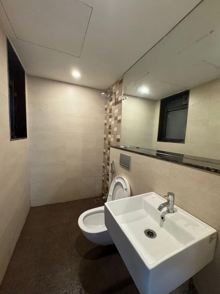 Bathroom, lodha-splendora 2 Bedroom 680 Sq.Ft. Apartment In Ghodbunder Road Thane 8015758