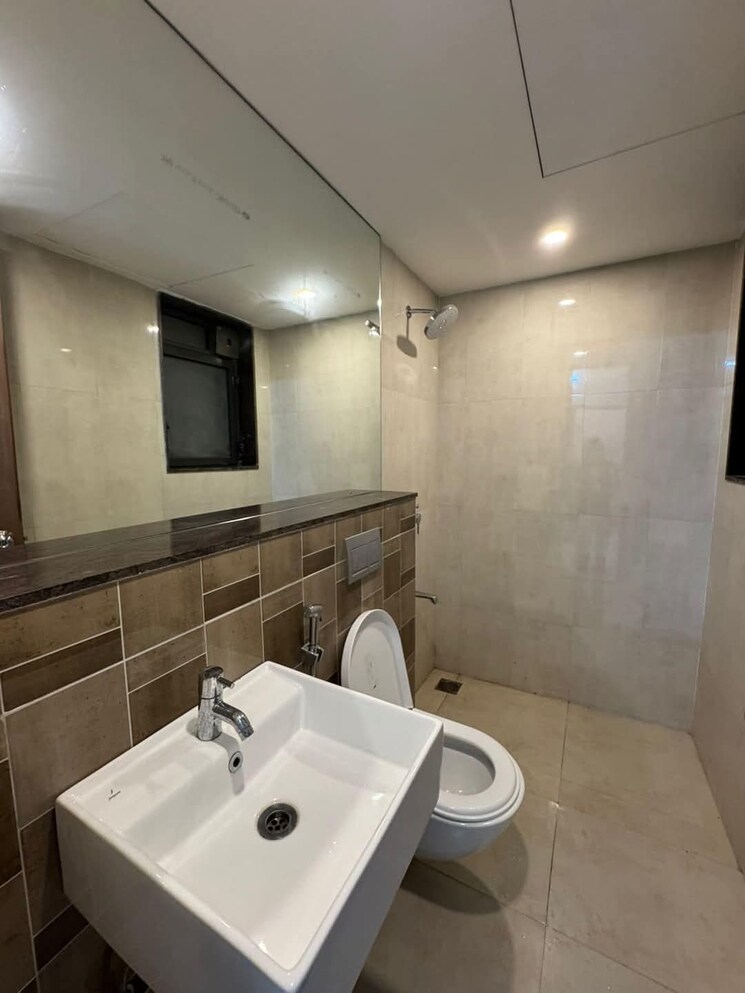 Bathroom, lodha-splendora 2 Bedroom 680 Sq.Ft. Apartment In Ghodbunder Road Thane 8015758