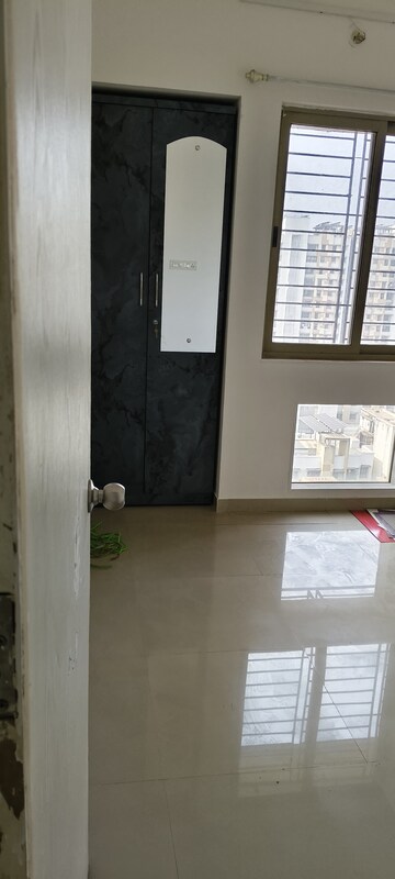 Room in 2 BHK Apartment at Lodha Casa Bella Gold, Dombivli East – for Rent