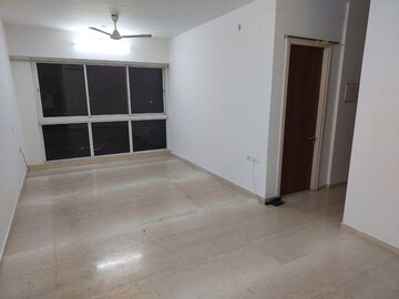 Room in 3 BHK Apartment at L&T Crescent Bay T2, Parel – for Rent