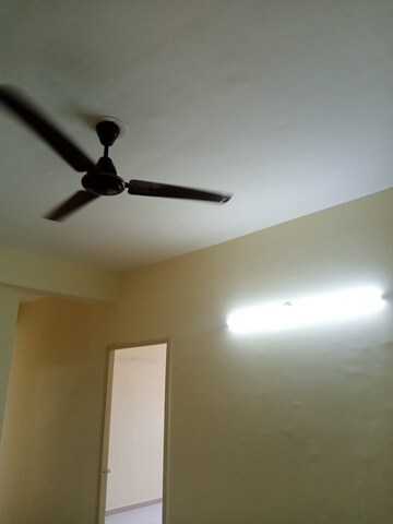Room in 2 BHK Apartment at Pyramid Elite, Sector 86 – for Rent